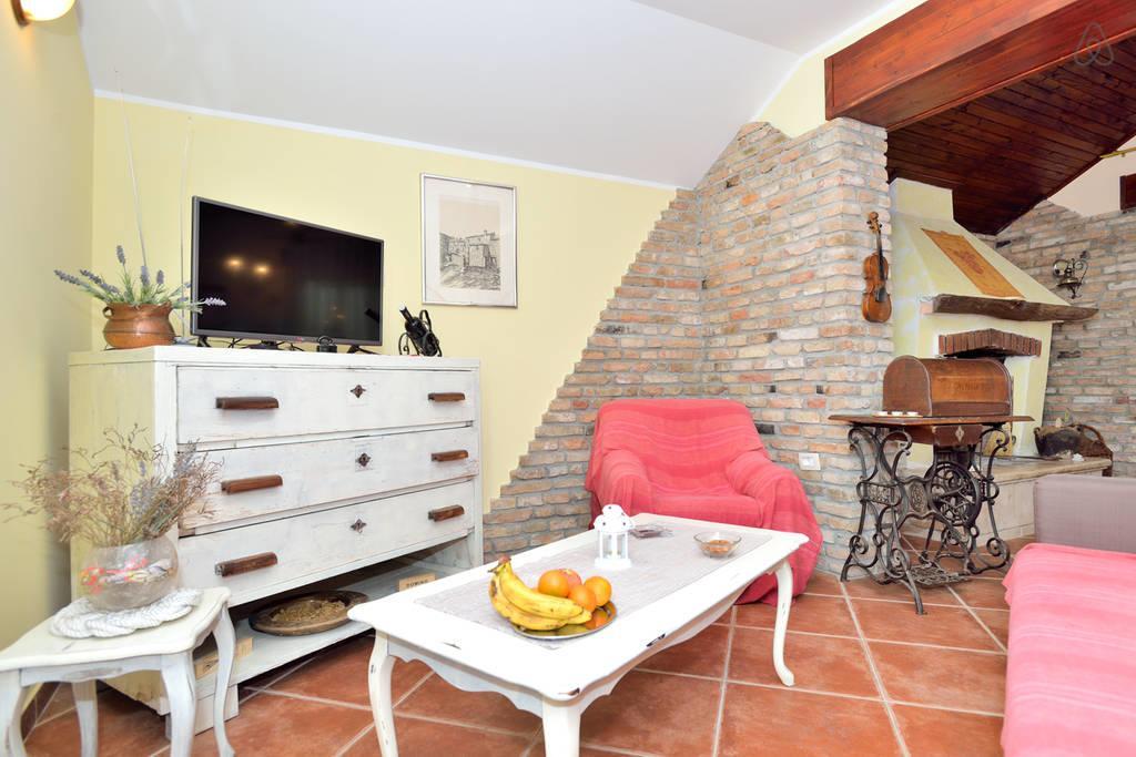 Villa Rustic House With Private Swimming Pool Pola Esterno foto
